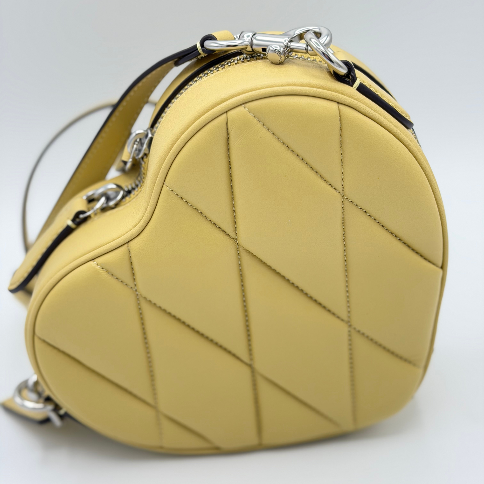 Coach Heart Bag aus Nappaleder Gelb - Crossbody Tasche mit Reißverschluss - Neu