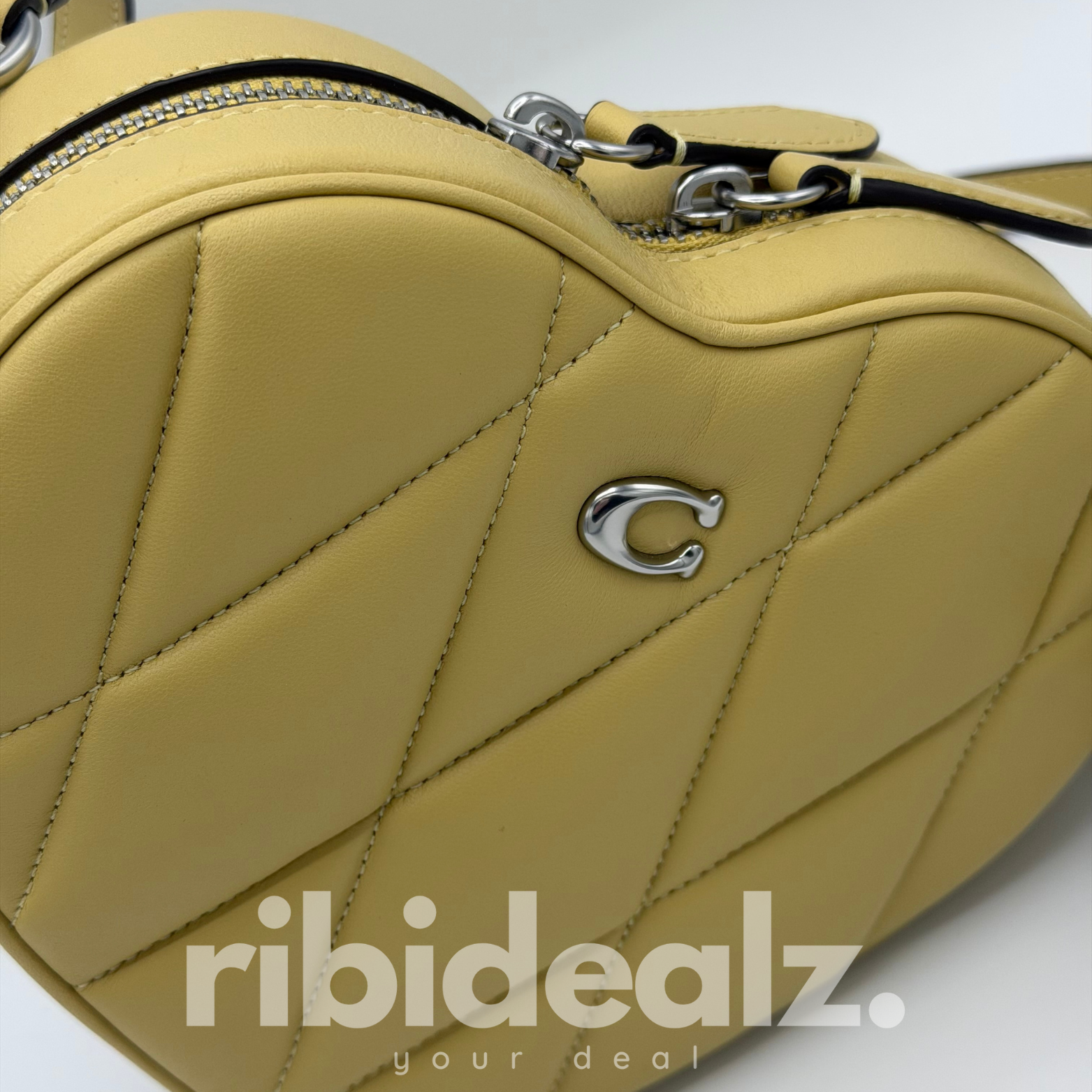 Coach Heart Bag aus Nappaleder Gelb - Crossbody Tasche mit Reißverschluss - Neu