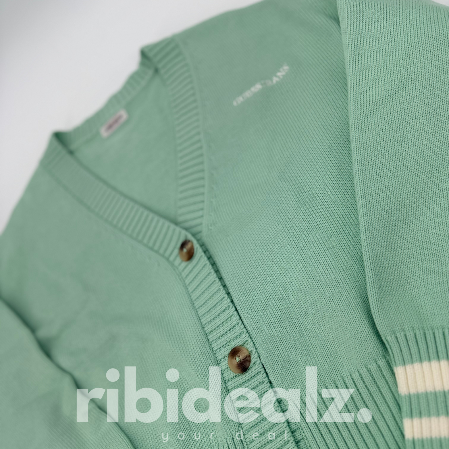 Guess Damen Strickjacke Mintgrün – Cardigan mit Knöpfen, Größe L (Neu)