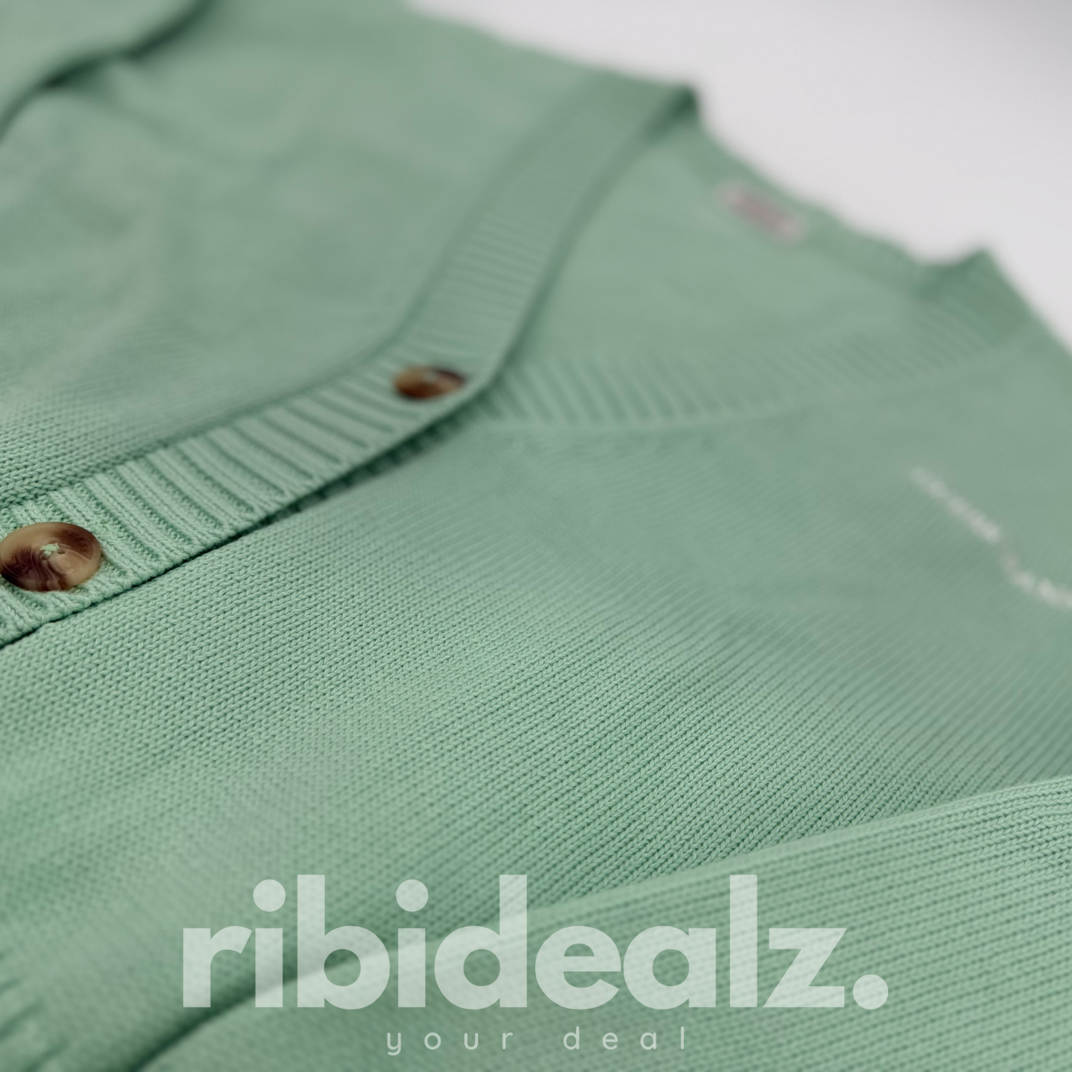 Guess Damen Strickjacke Mintgrün – Cardigan mit Knöpfen, Größe L (Neu)