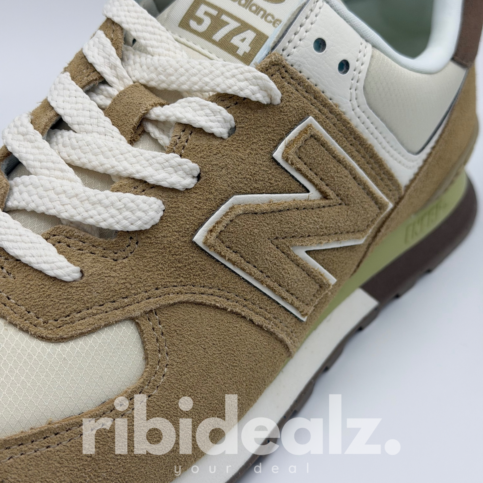 New Balance 574 Sneaker Herren Beige / Weiß – Wildleder & Mesh – Größe 44 – Neu