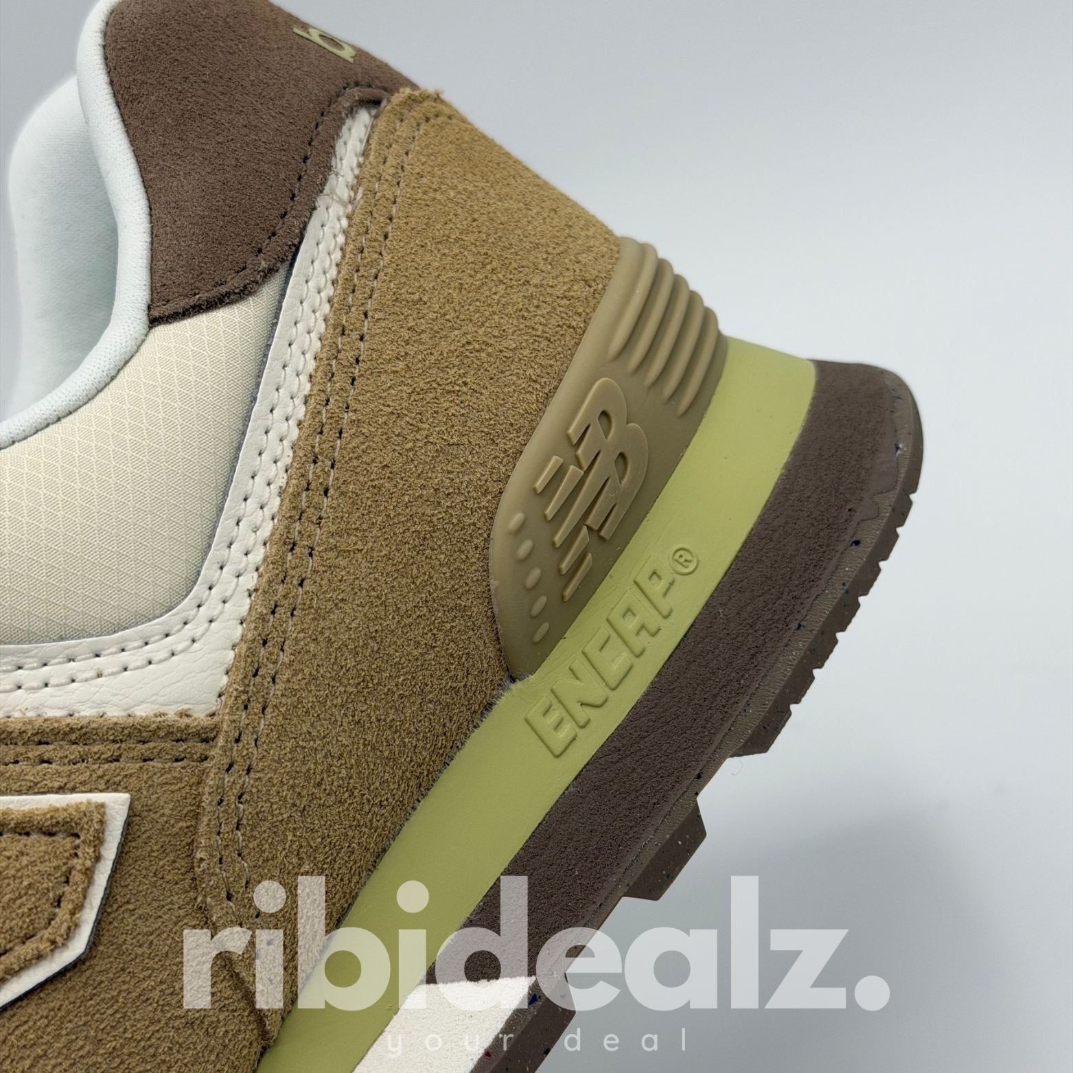 New Balance 574 Sneaker Herren Beige / Weiß – Wildleder & Mesh – Größe 44 – Neu