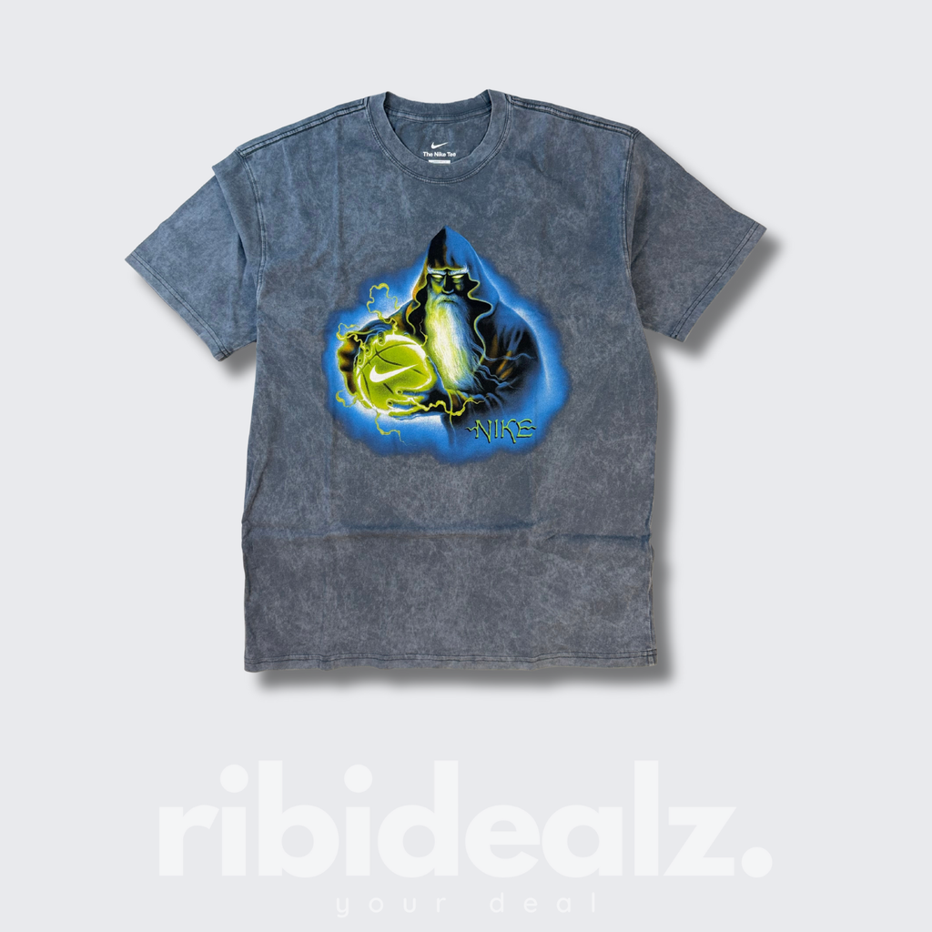Nike T-Shirt Loose Fit Grau – Wizard Geist Basketball Print – Neu