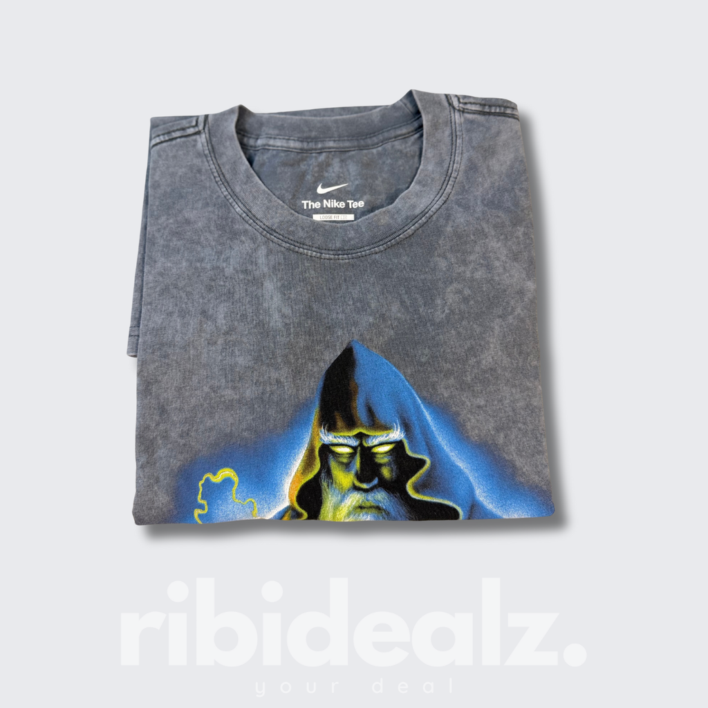 Nike T-Shirt Loose Fit Grau – Wizard Geist Basketball Print – Neu